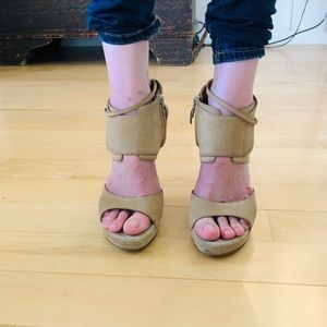 🖤 Saint Laurent 🖤 Tan Fatale Suede Heels